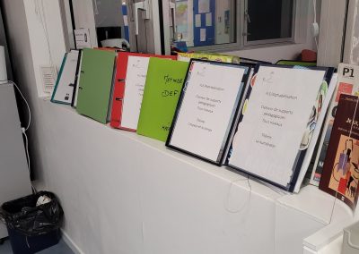Supports pédagogiques utilisés dans les cours d'alphabétisation dispensés par l'association En Chemin à Hyères