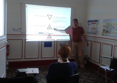 L'association En Chemin dispose d'une salle dédiée aux cours de code de la route dans son auto-école sociale à Hyères.